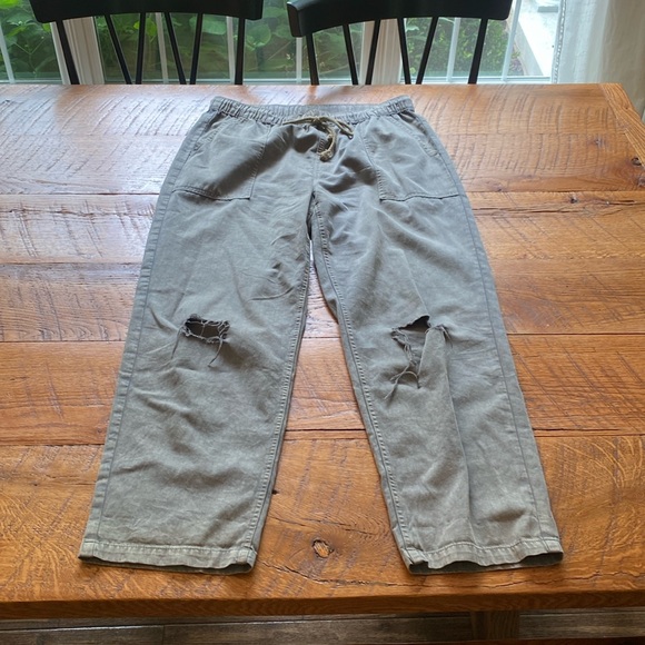 Lose fitting drawstring pants - Picture 1 of 1